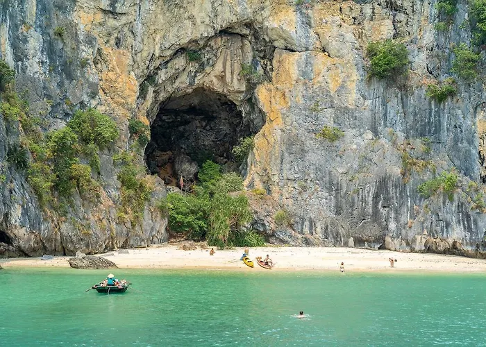 Fantasea Cruise  Hạ Long